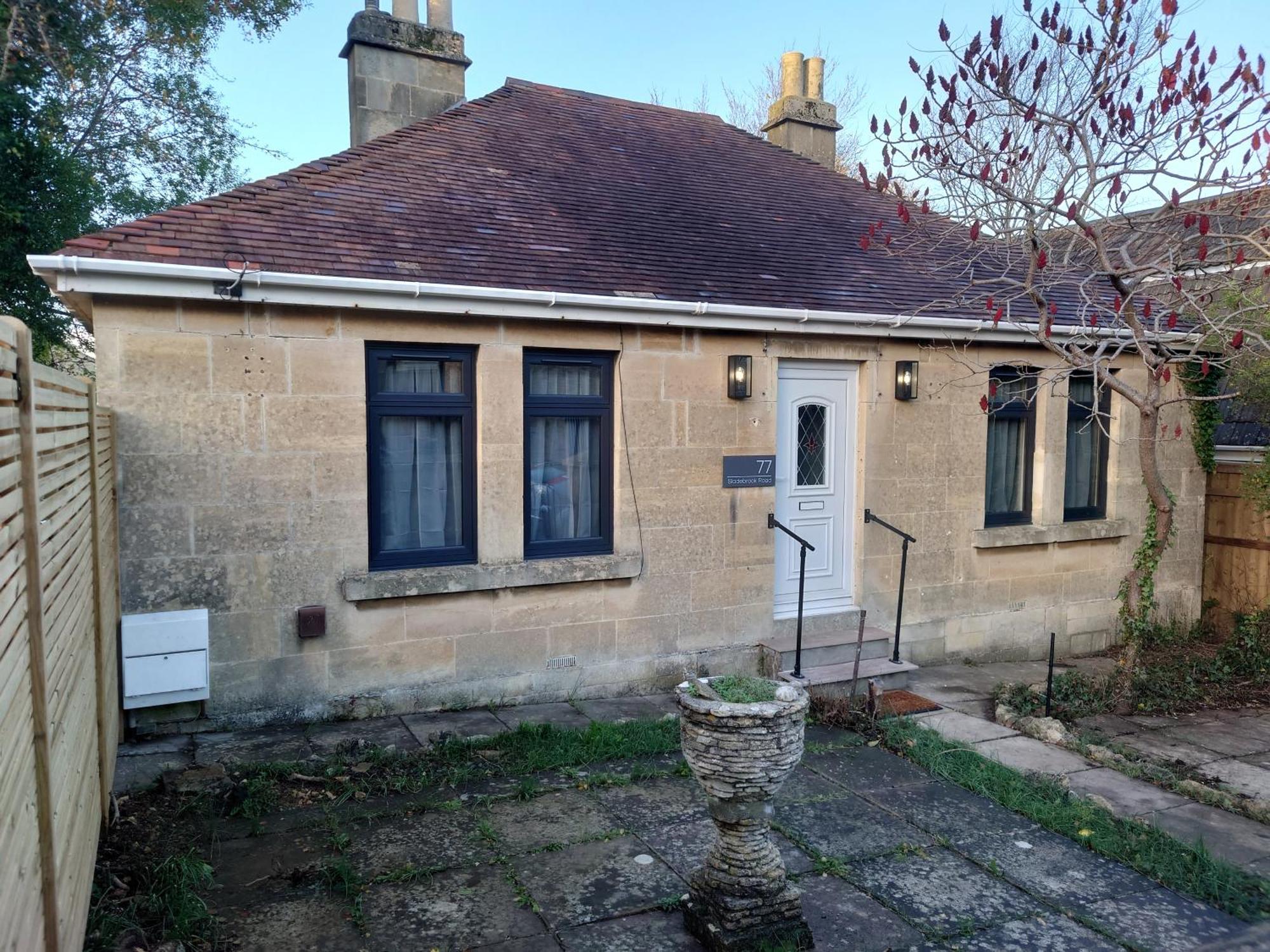 באת' Newly Renovated 2-Bed Bungalow מראה חיצוני תמונה